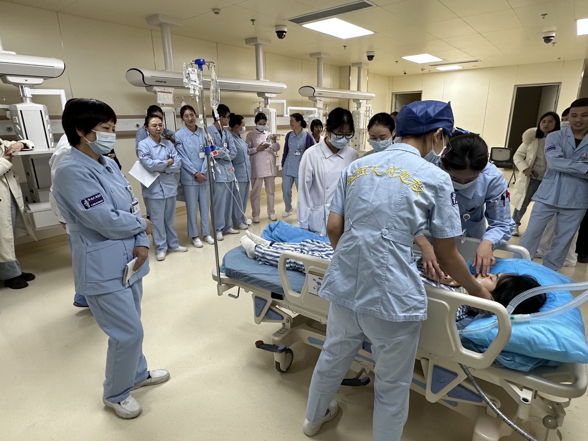 急诊科开展“患者安全转运演练”-四川大学华西天府医院